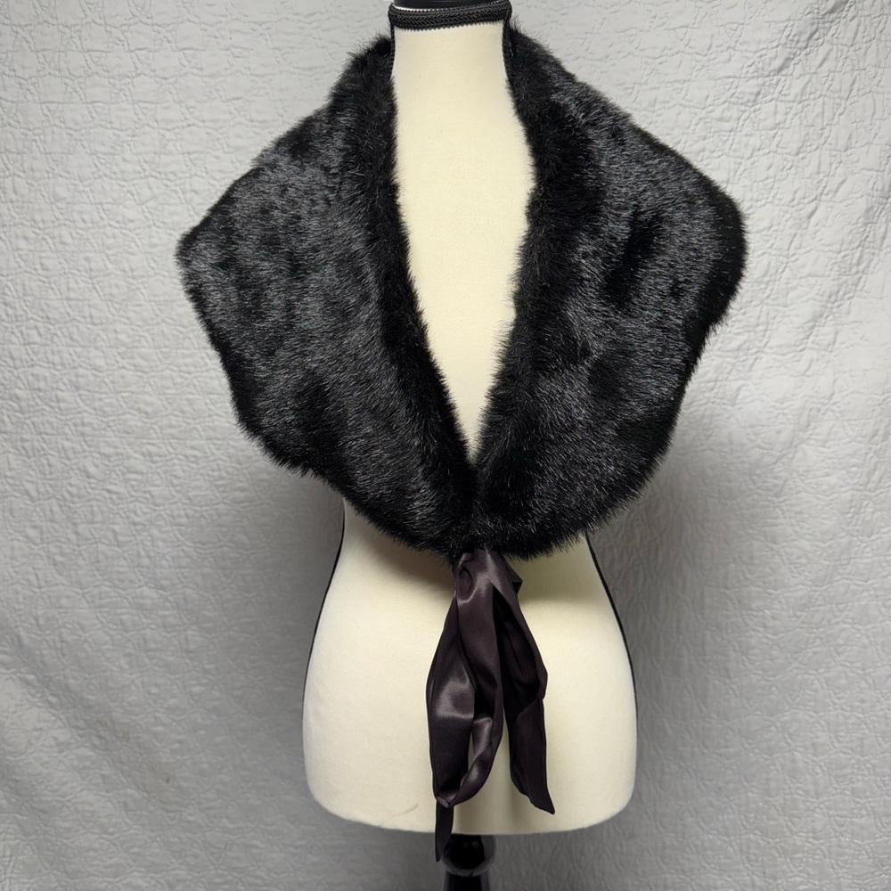 Jessica McClintock Black Faux Fur Wrap